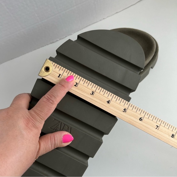 Zara Khaki Buckle Sandals - Picture 13 of 16